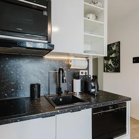 Design-studio Mit Balkon - Naehe Donau Apartamento