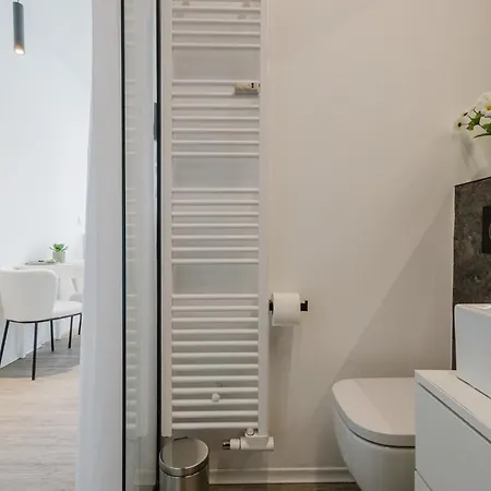 Design-studio Mit Balkon - Naehe Donau Apartamento *